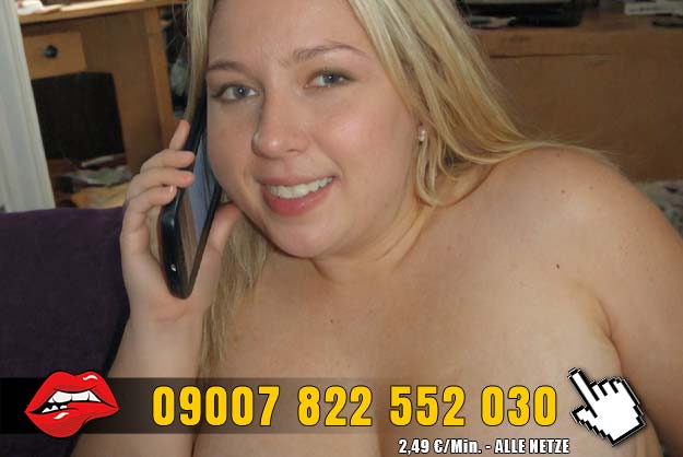 Mollige Hausfrau Andrea beim Telefonsex